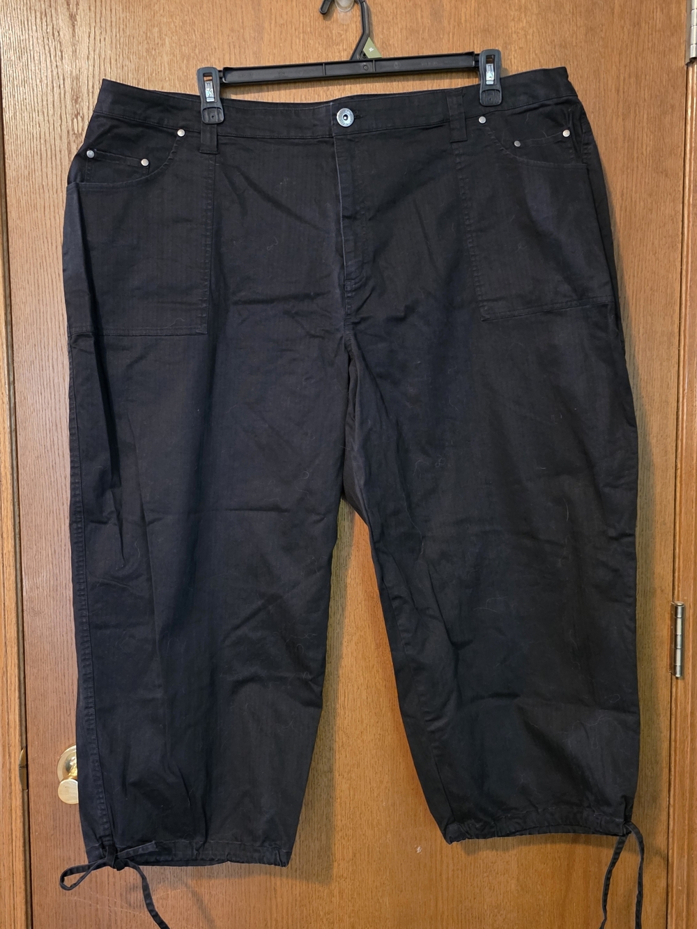 Relativity Black Cargo Drawstring Hem Capri